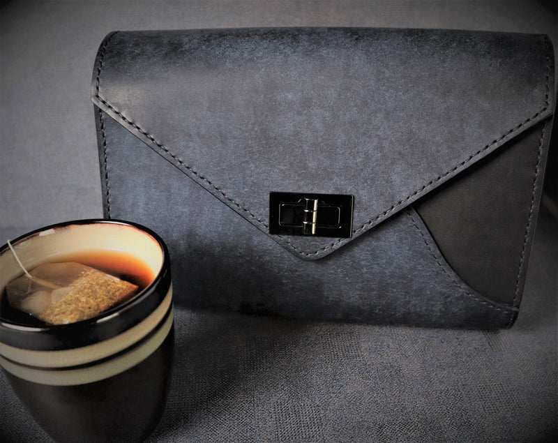 The Antoinette Purse